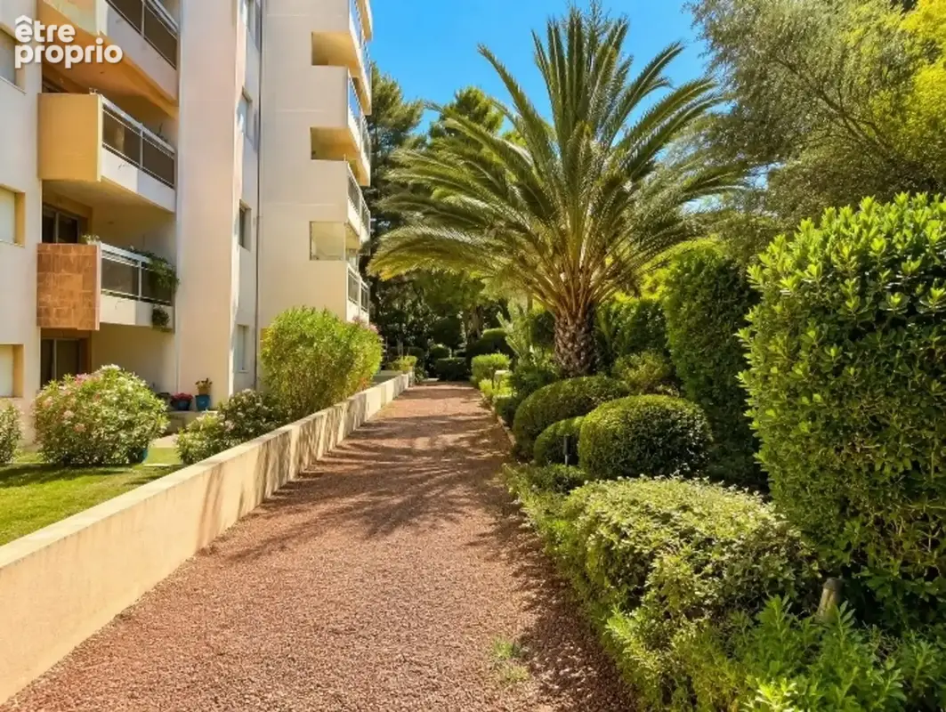 Saint-raphaël – vallescure  t3 en rez-de-jardin avec garage et cave - photo 10