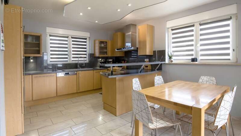 RANTZWILLER (68) : à vendre maison familiale 8 pièces avec jardin et piscine - photo 5