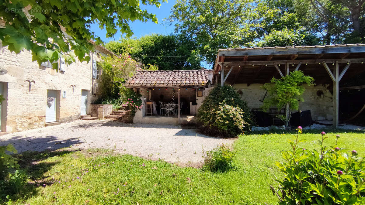 Maison à CASTELNAU-MONTRATIER