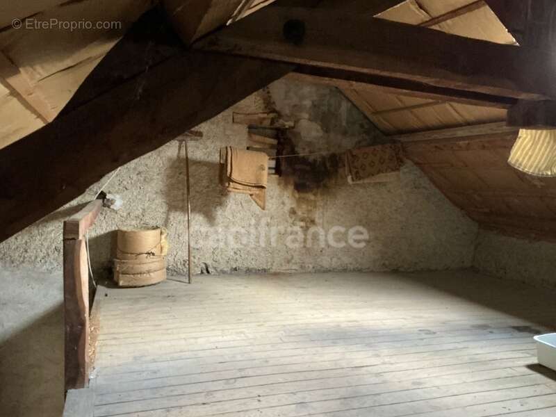 Maison à LE MAYET-DE-MONTAGNE