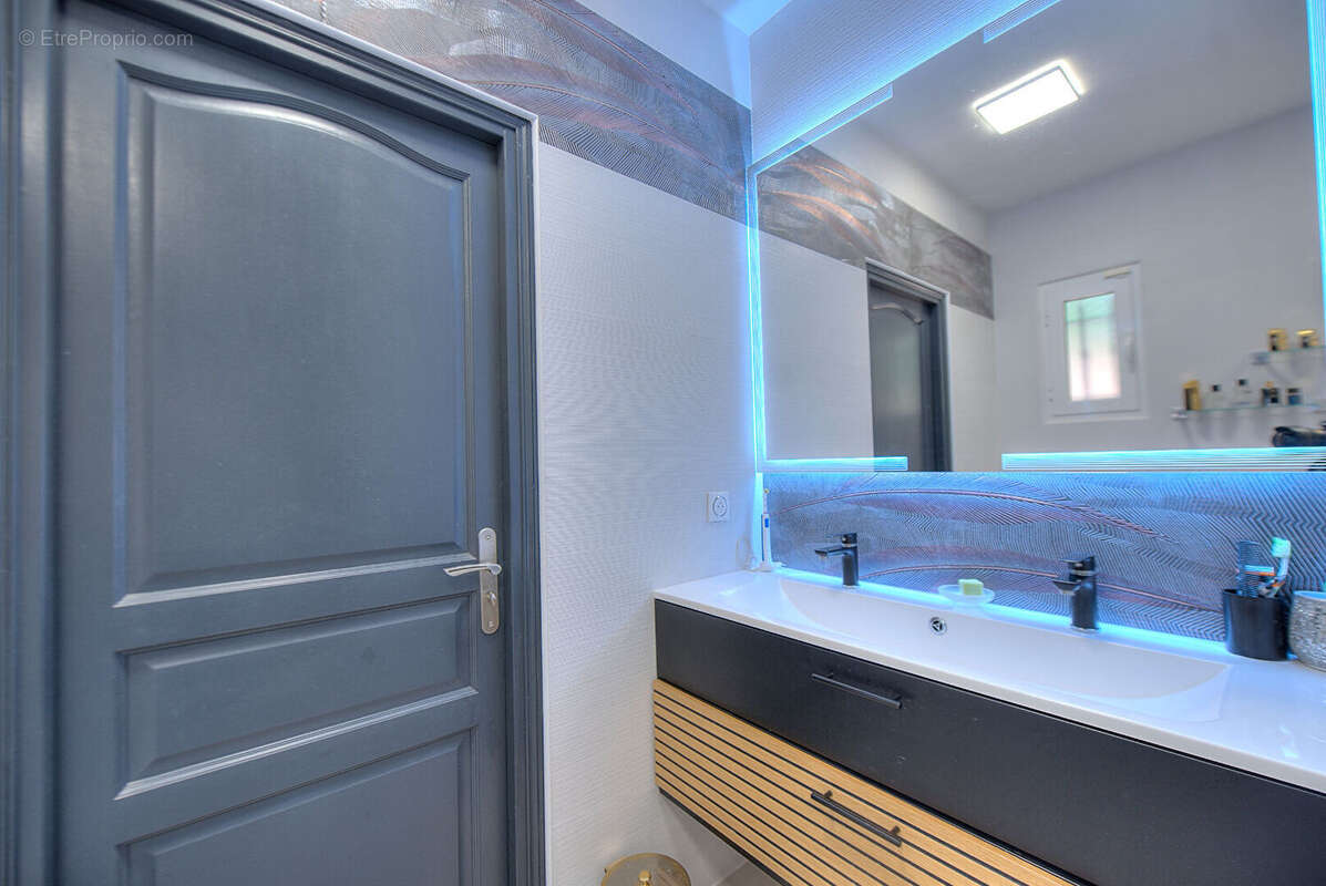 Maison à PUGET-SUR-ARGENS