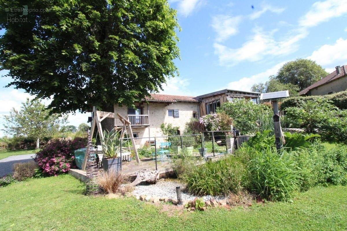 Maison à SAINT-ETIENNE-DE-MAURS