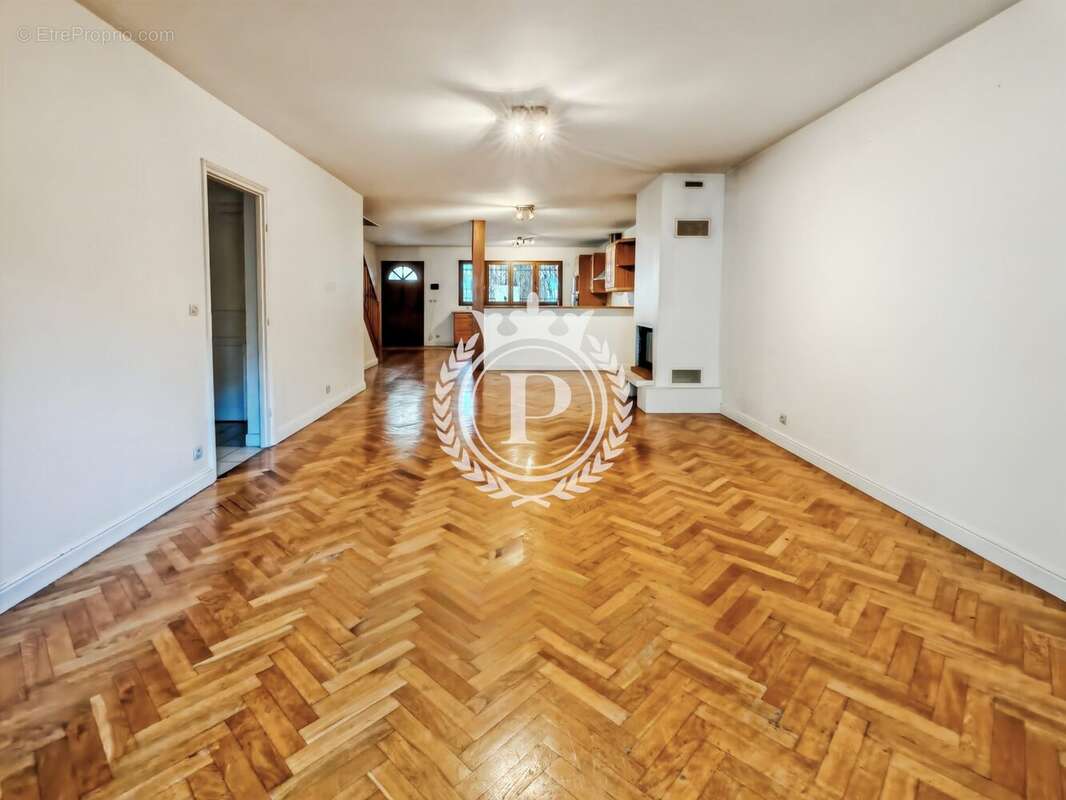 Maison 200 m² à Bagnolet  - photo 6