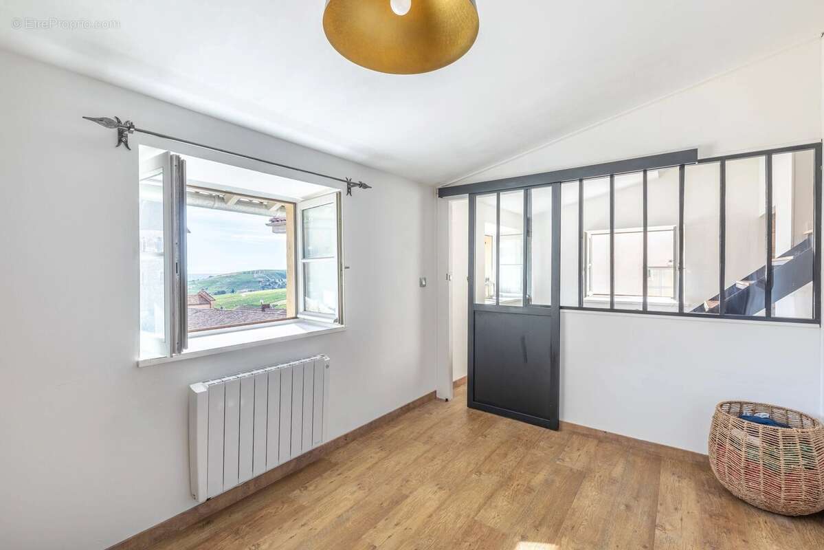 Appartement à VAUX-EN-BEAUJOLAIS