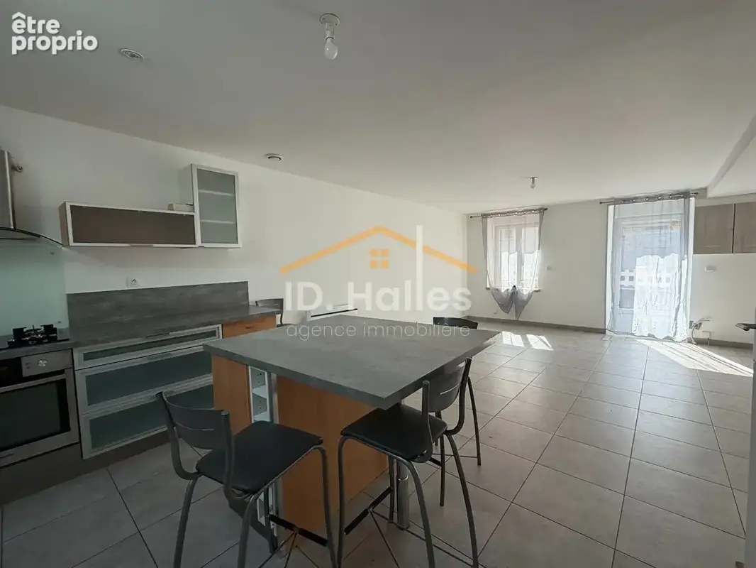 Maison avec jardin et garage - photo 2