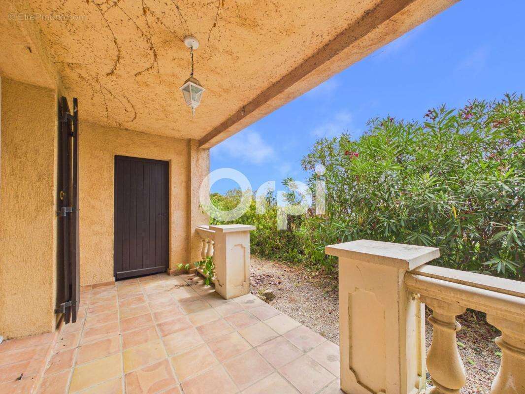 Villa individuelle a rafraichir - habitation + dependance + garage + annexes - vue imprenable - piscine a renover - terrain clos - photo 22