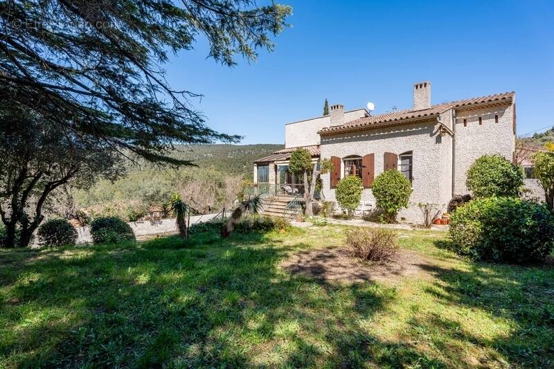 Maison à CEYRESTE
