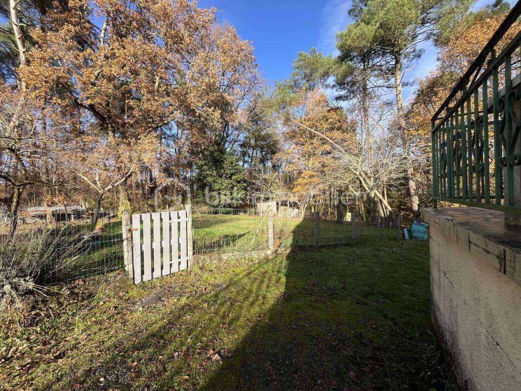 Maison à SAINT-PIERRE-DE-CHIGNAC