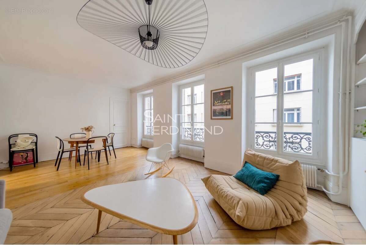 Appartement à PARIS-17E