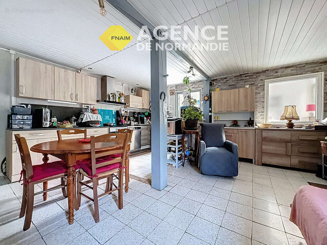 Maison à MONTREUIL-L&#039;ARGILLE