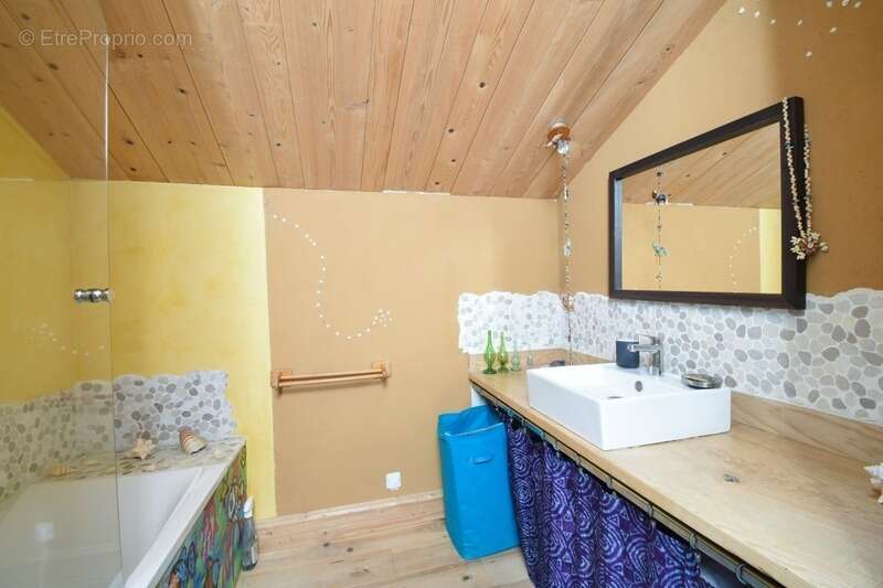 EXCLUSIVITE / Très belle maison avec dépendances et terrain / 63160 Glaine Montaigut - photo 4
