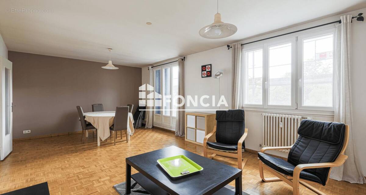 Appartement à SAINT-MARTIN-D'HERES