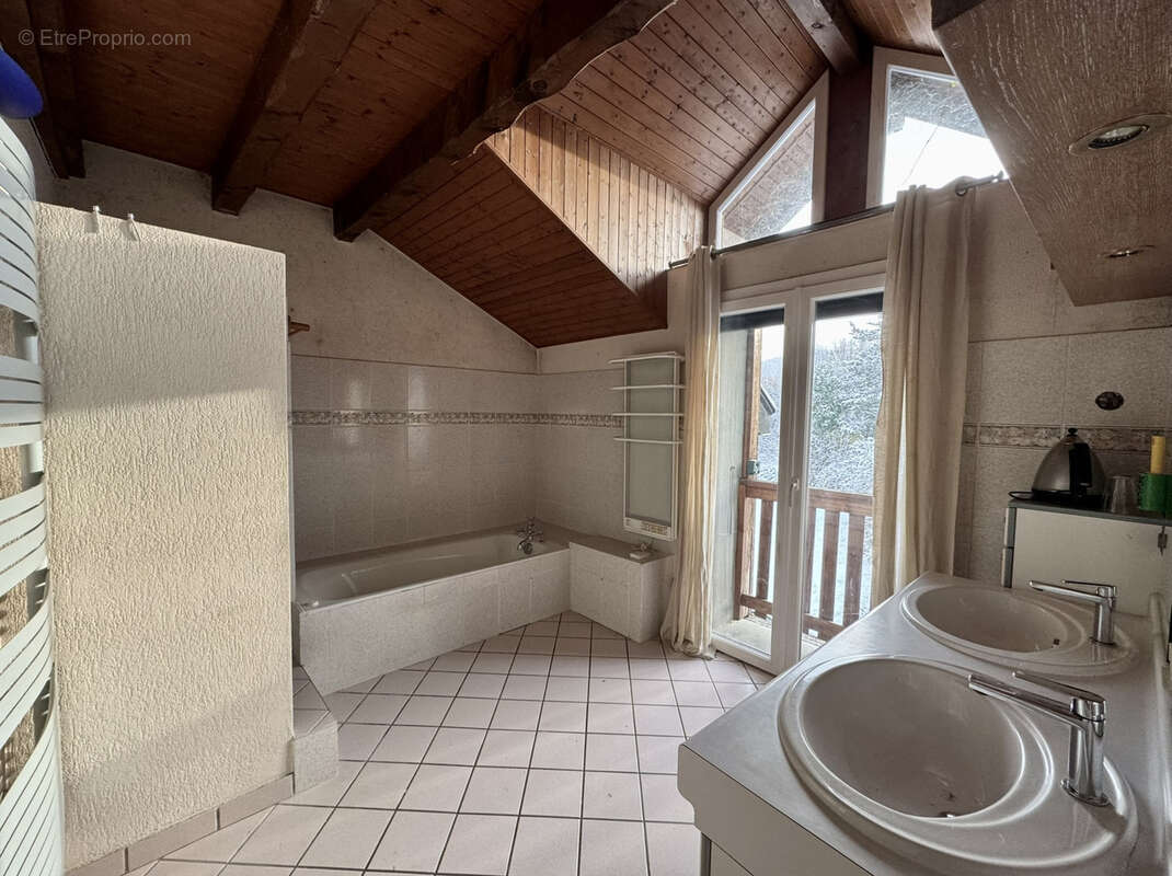 Maison à ALLONZIER-LA-CAILLE