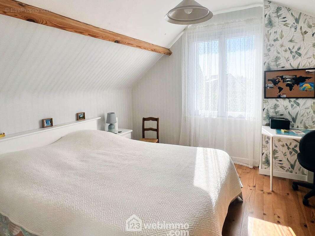 ...deux chambres... - Maison à AVRILLE