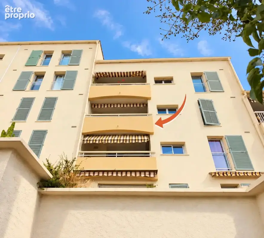 Hyères centre-ville – Grand T2 de 53,62 m² avec terrasse, garage et cave - photo 2