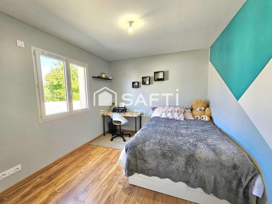 Maison 112 m² à Saint-Laurent-Medoc  - photo 7