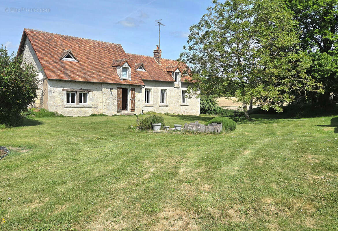 Maison à LUCAY-LE-MALE