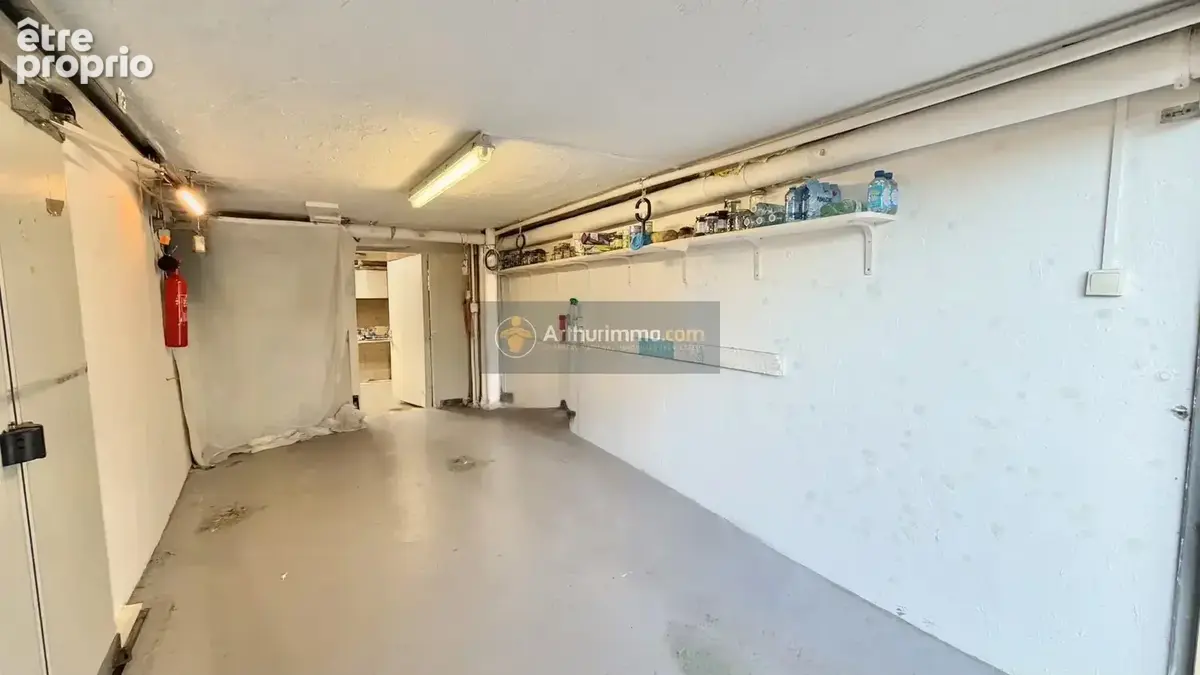 ST AYGULF Local commercial avec Garage - photo 2