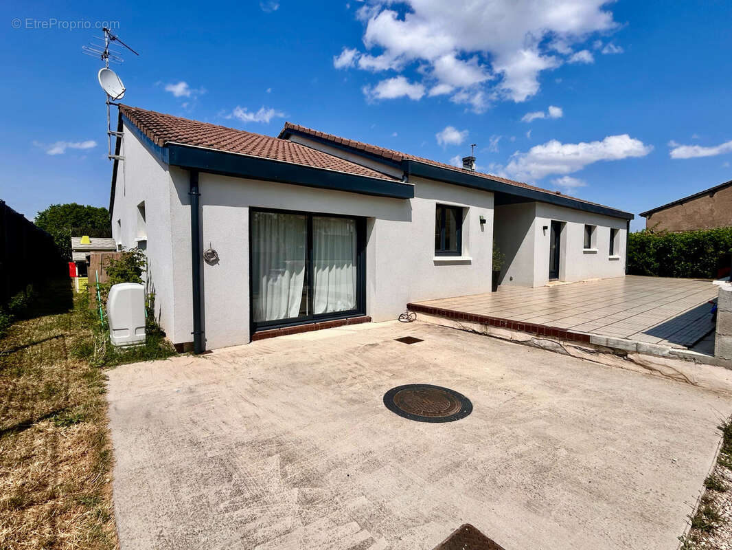 Une rénovation de grande qualité dans un emplacement idéal pour toute la famille à 9mn de l'A6 ! - photo 2