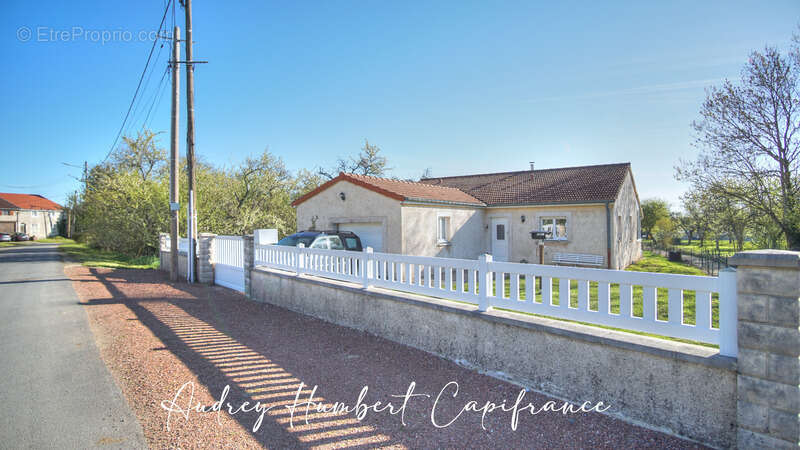 Maison à VIGNEULLES-LES-HATTONCHATEL