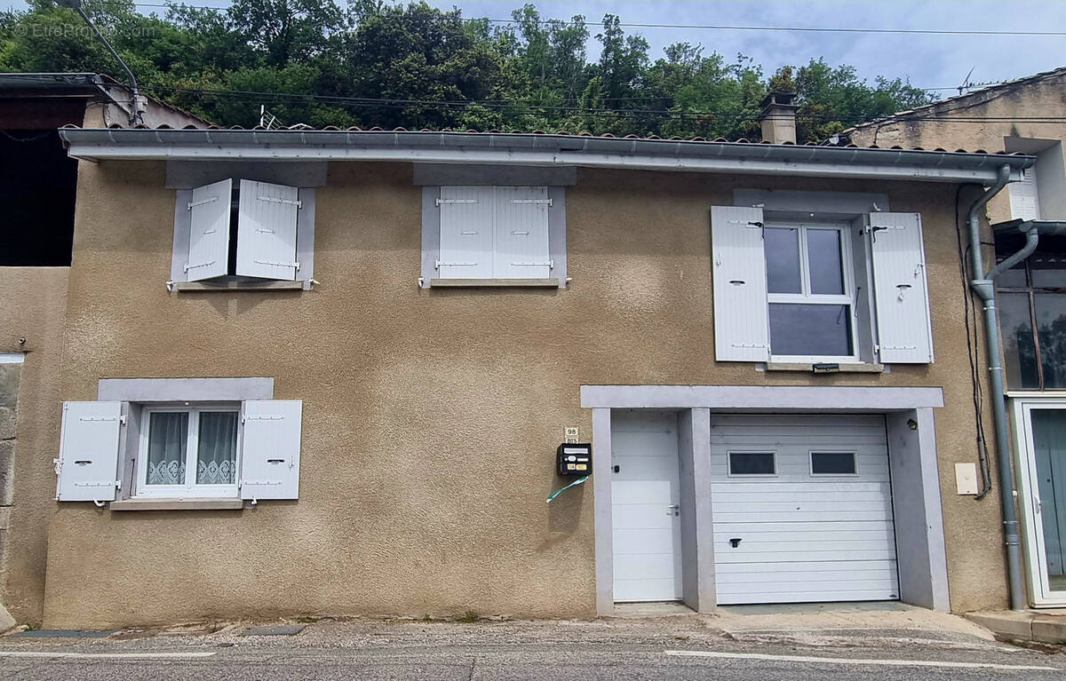 Appartement à SAINT-JEAN-DE-MUZOLS