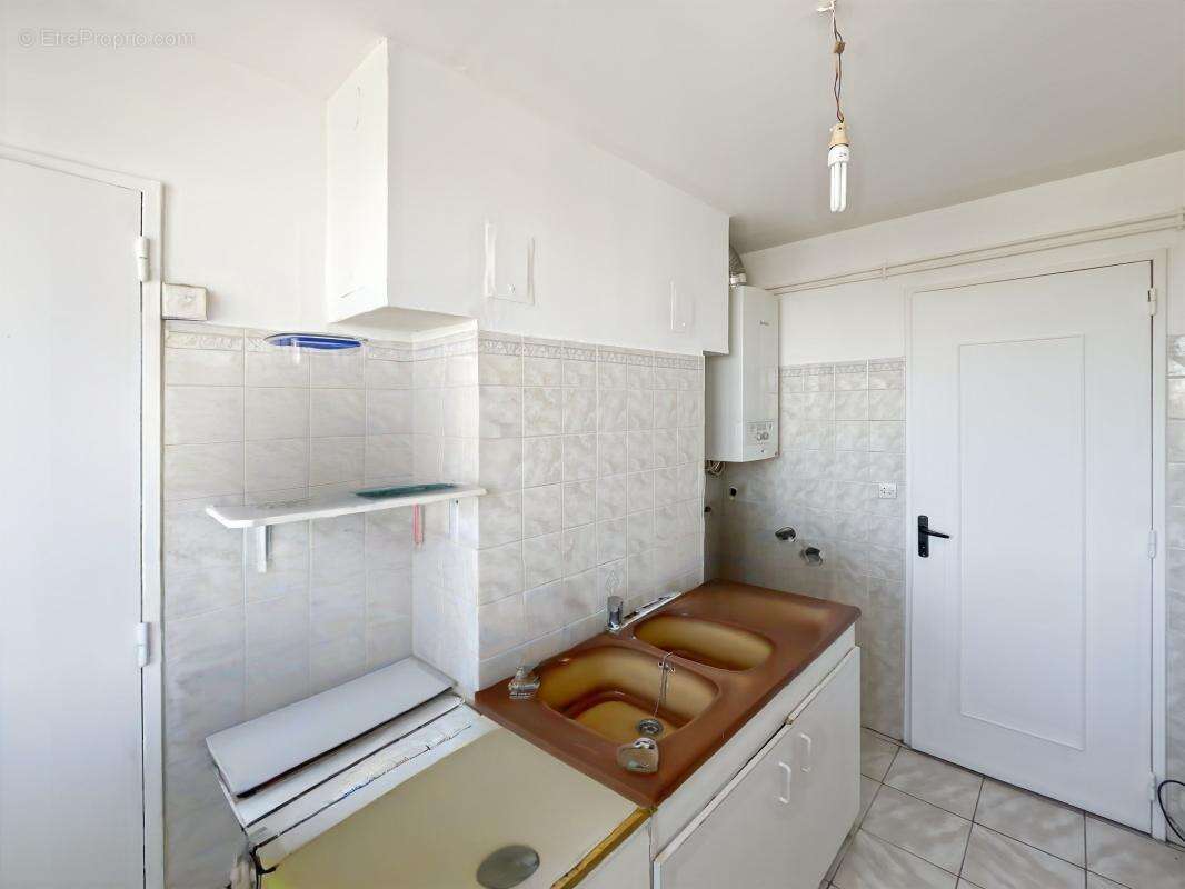 Appartement T3/T4 Orléans 71m²  Balcon & Vue 6e étage  Proche Tram & Commerces  Ravalement récent  Possibilité 3 chambres  Idéal - photo 9