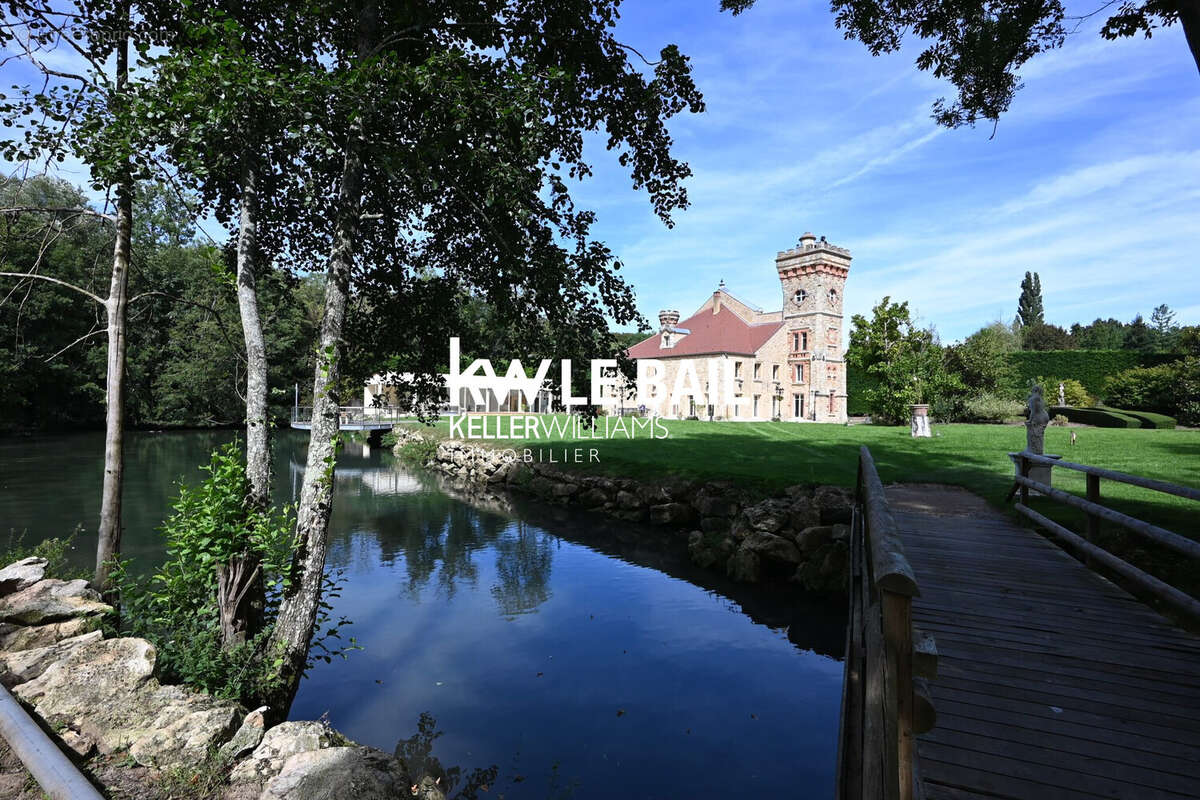 320 m² à Beautheil  - photo 2