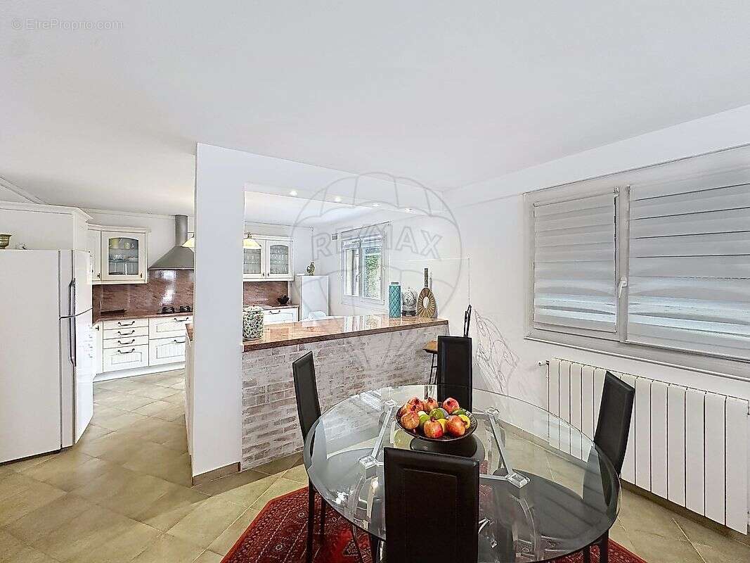 Maison à BAGNOLS-SUR-CEZE