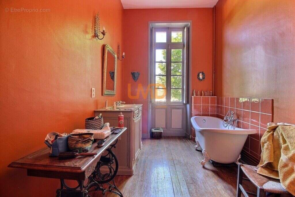 Maison à SALIGNAC-SUR-CHARENTE