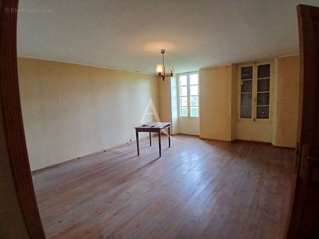 Maison à CRAZANNES
