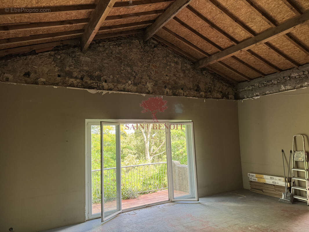 Maison de type t3 sur 2 niveaux et un appartement de type t2 sur une parcelle arboree de 6069m2 avec un bassin - photo 16
