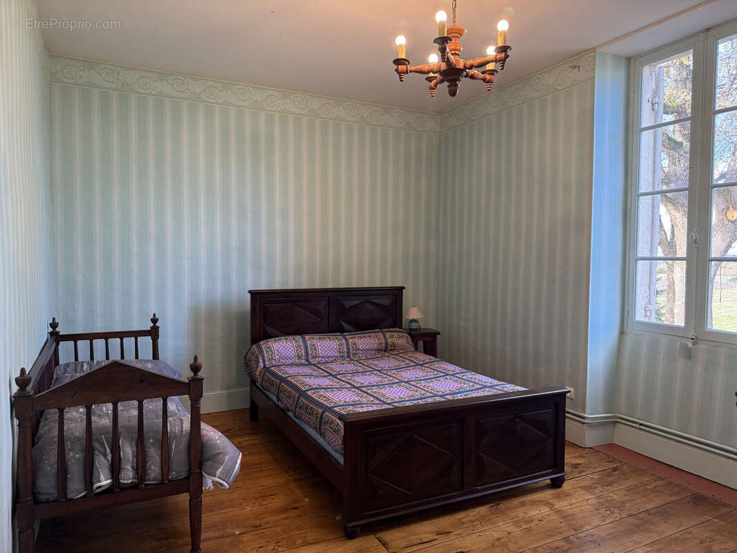 Maison à CASTELNAU-D'AUZAN