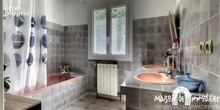 A vendre à GIMEUX (Charente) - Maison de plain-pied de 4 pièces - 92m2 - Grand jardin et terrasse couverte - photo 6