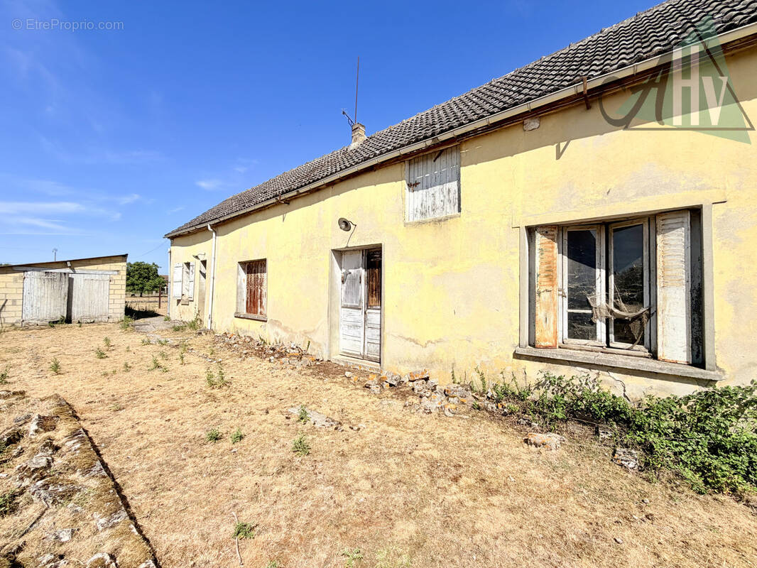 Maison à LOUAN-VILLEGRUIS-FONTAINE