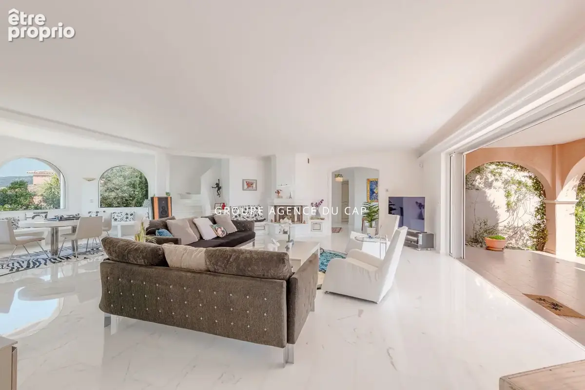 A vendre villa vue mer panoramique de 220m2 aux issambres  avec garage et piscine - photo 10