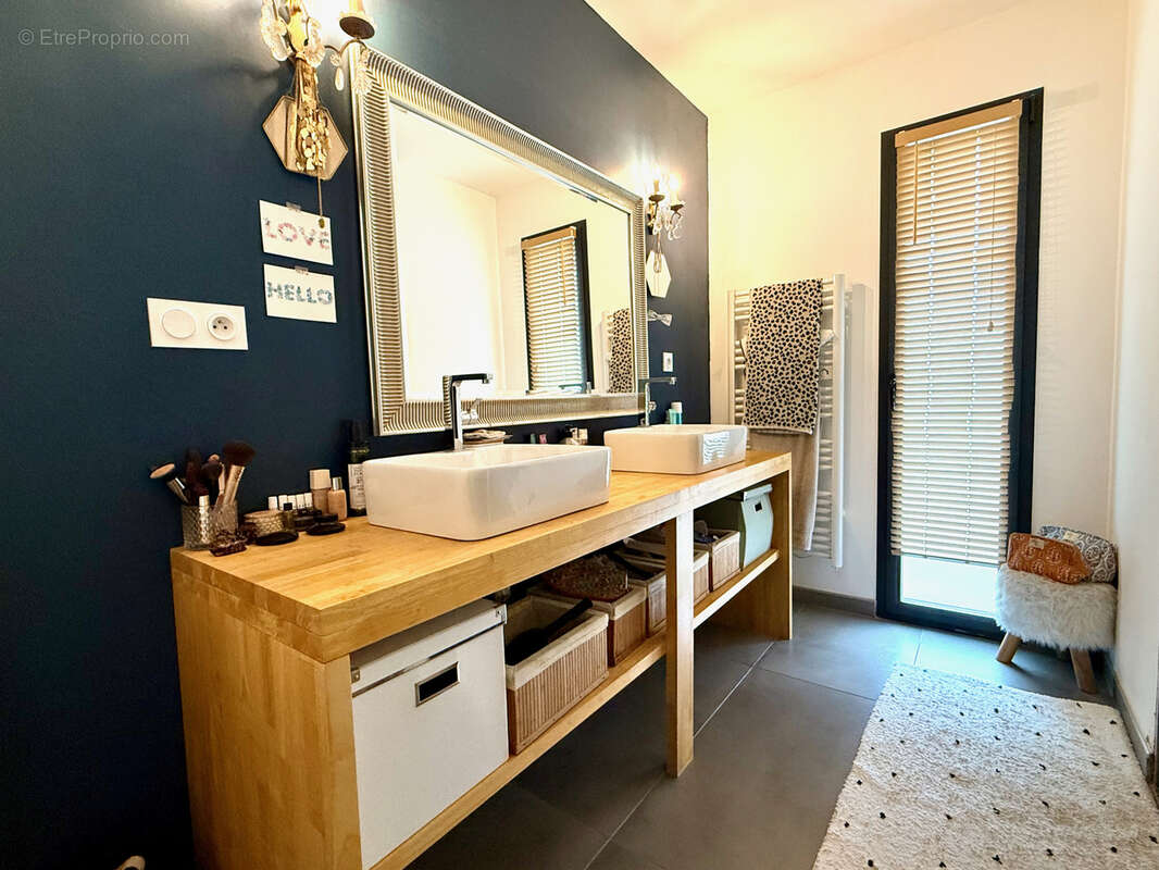 Maison à SAINTE-CECILE-LES-VIGNES