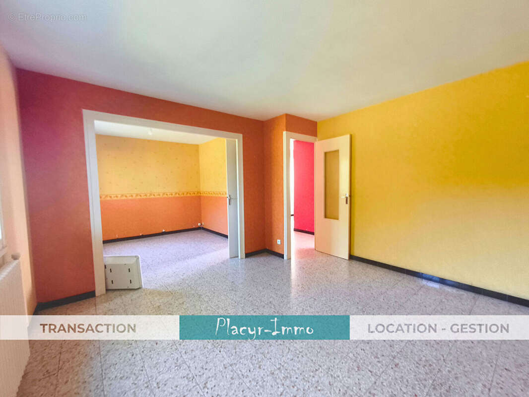 Maison à BAGE-LE-CHATEL