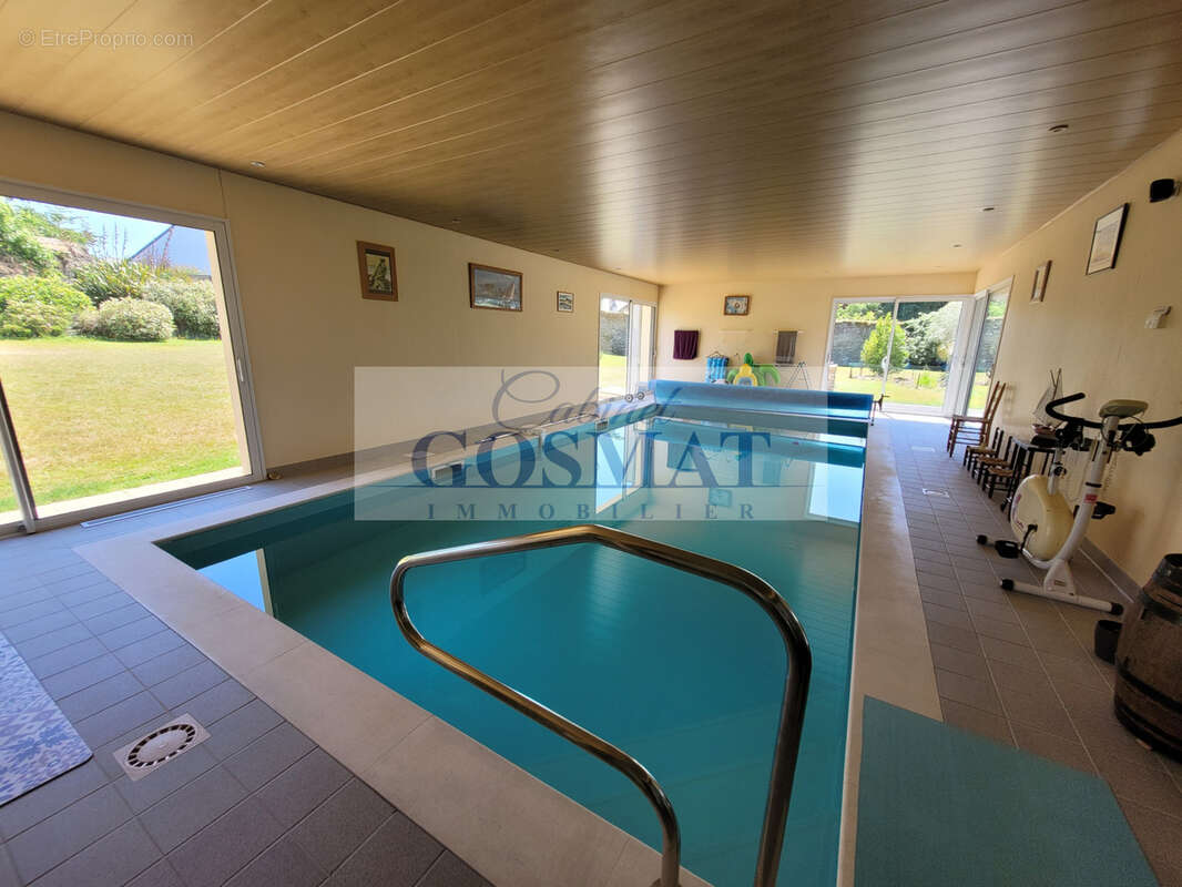 Maison plain pied de 177m2 avec piscine intérieure sur 3034m2 de terrain clos - photo 7