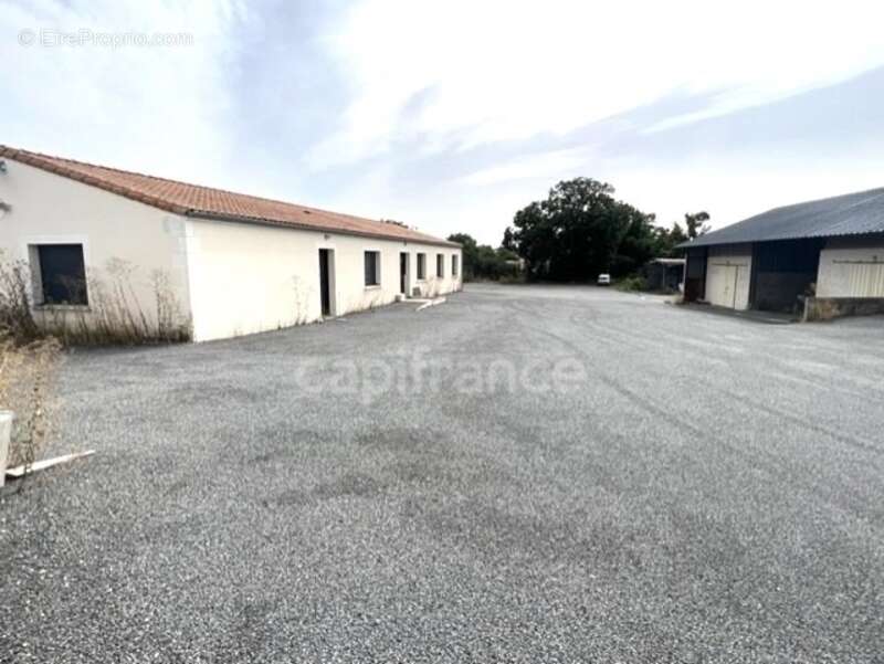 A PROXIMITÉ DE SAINTES (17100) Ensemble immobilier  à vendre - photo 9