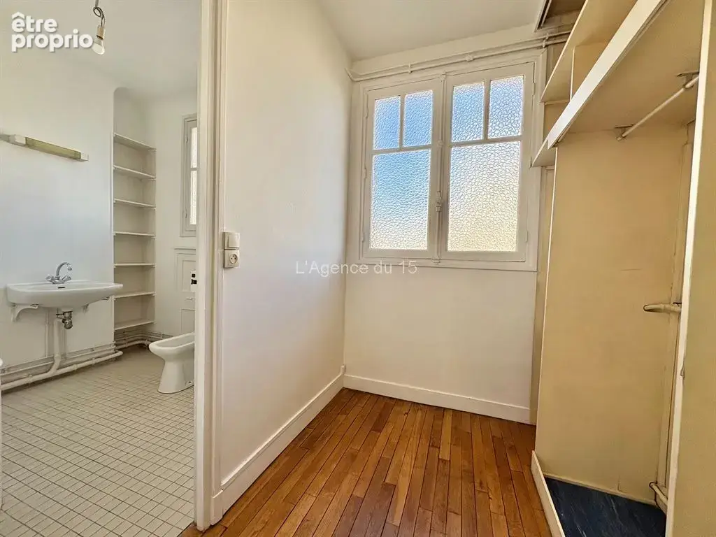 Commerce - edmond roger / beau 2 pieces traversant / etage eleve / cave / - photo 7