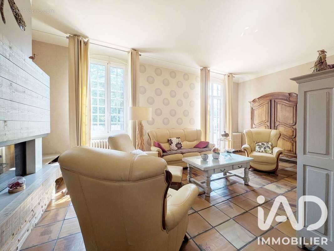 Maison 158 m² à Leognan  - photo 2