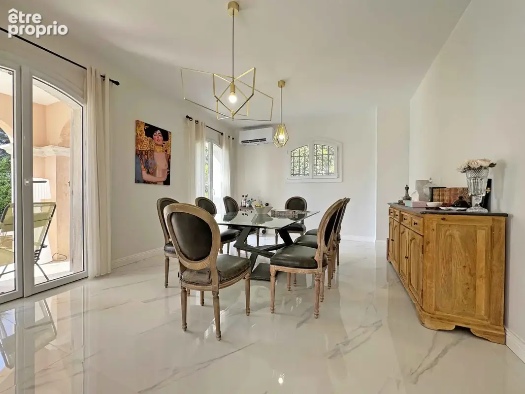 Villa de 222 m2 située au calme avec vue dégagée jusqu'à la mer - photo 8