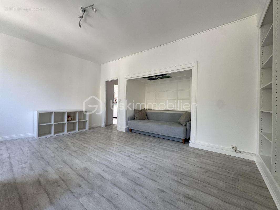 Appartement T3 offrant de beaux volumes et une excellente luminosité ! - photo 5
