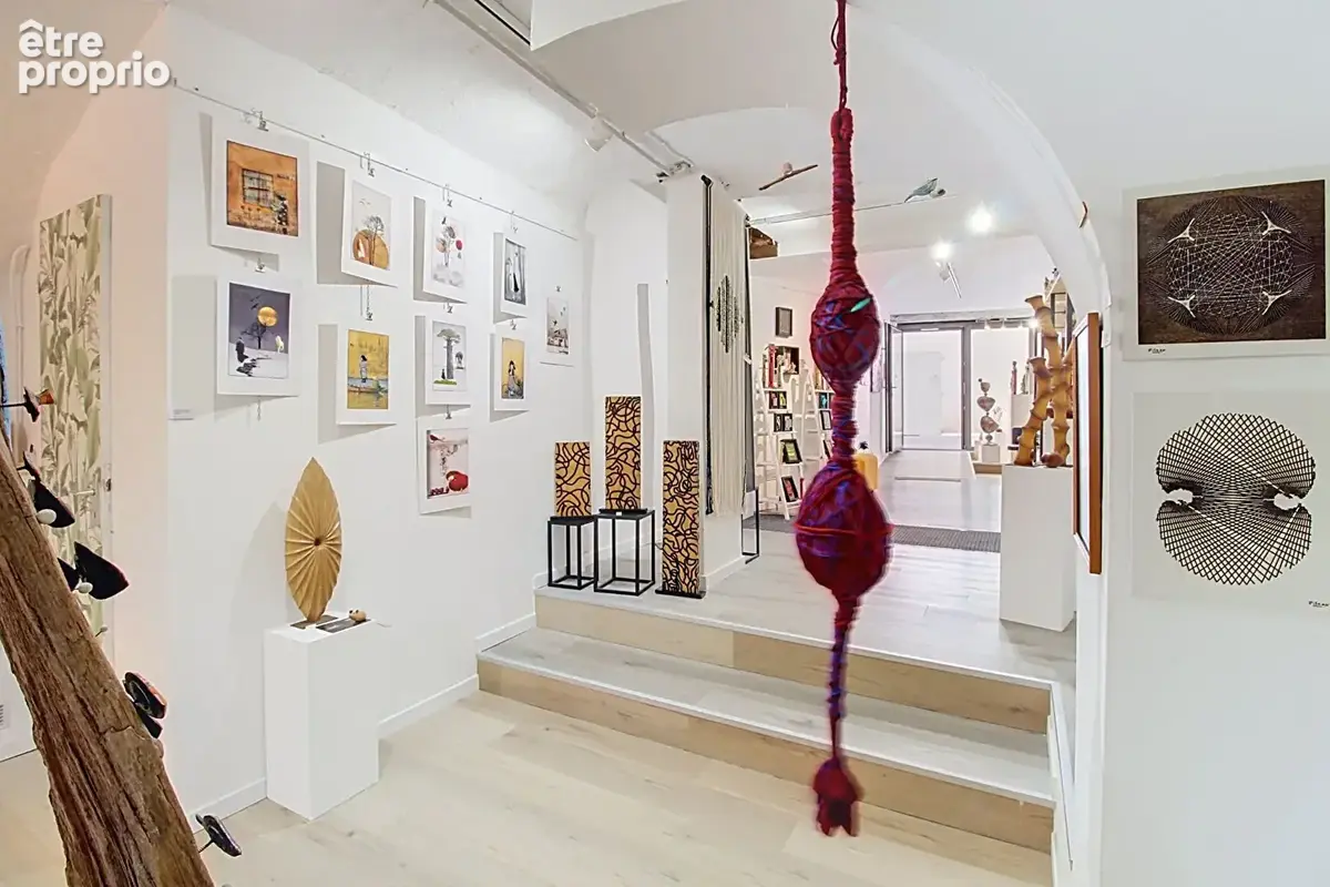 A vendre en exclusivite à draguignan - local commercial avec atelier et vaste espace de stockage - photo 1