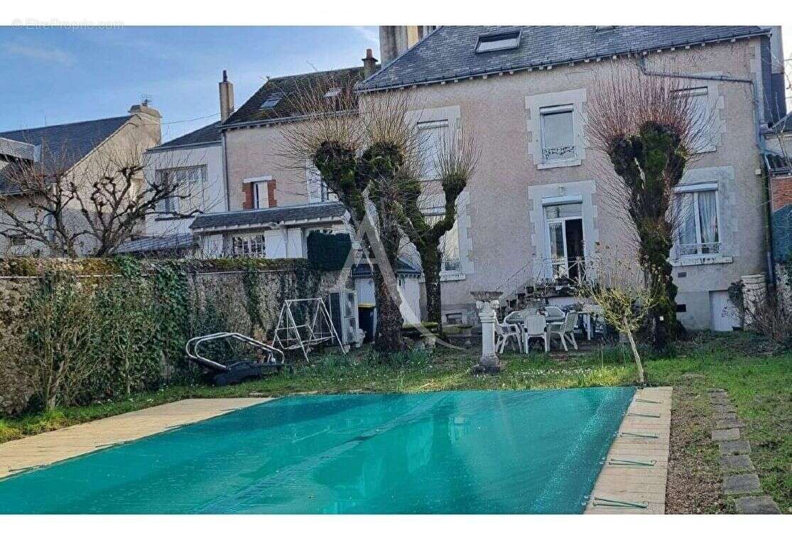 Une maison de ville bourgeoise avec piscine et garages en centre ville de blois 219.58 m2 - photo 2