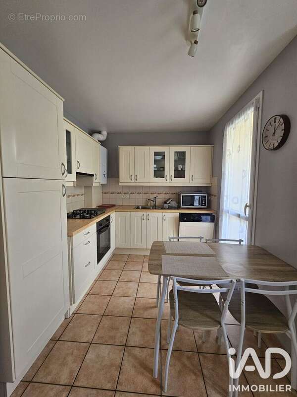 Maison 92 m² à Emerainville  - photo 4