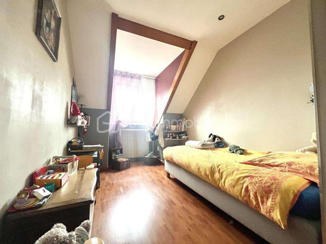 Propriété familiale de 150 m² - 5 chambres, jardin arboré et stationnement - photo 10