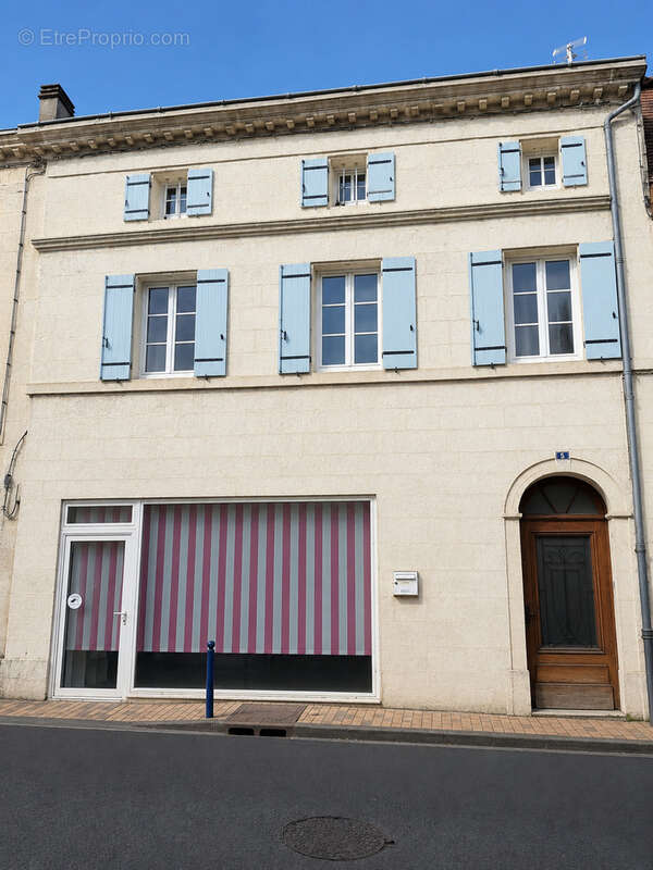Appartement à LA ROCHE-CHALAIS
