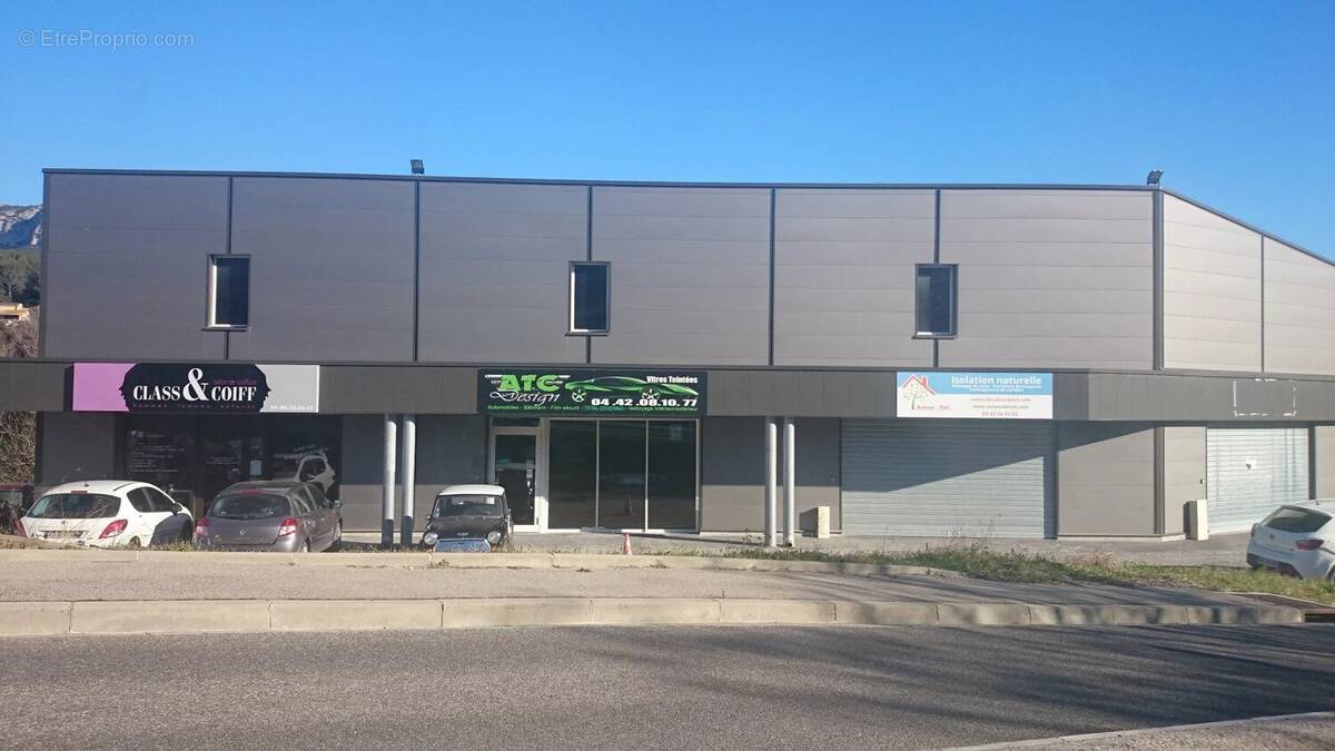 Commerce à ROQUEVAIRE