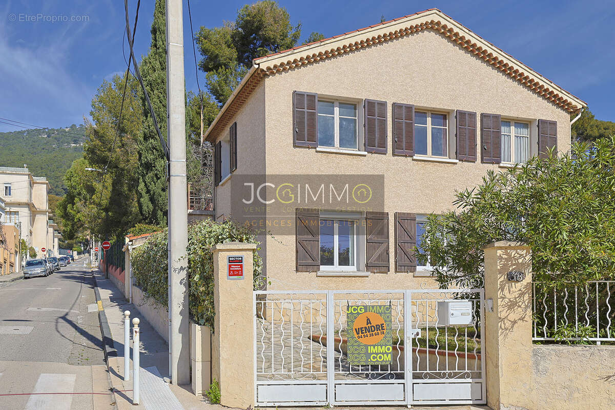 Maison à fort potentiel composée de 2 appartements - Bas Faron à Toulon - photo 25